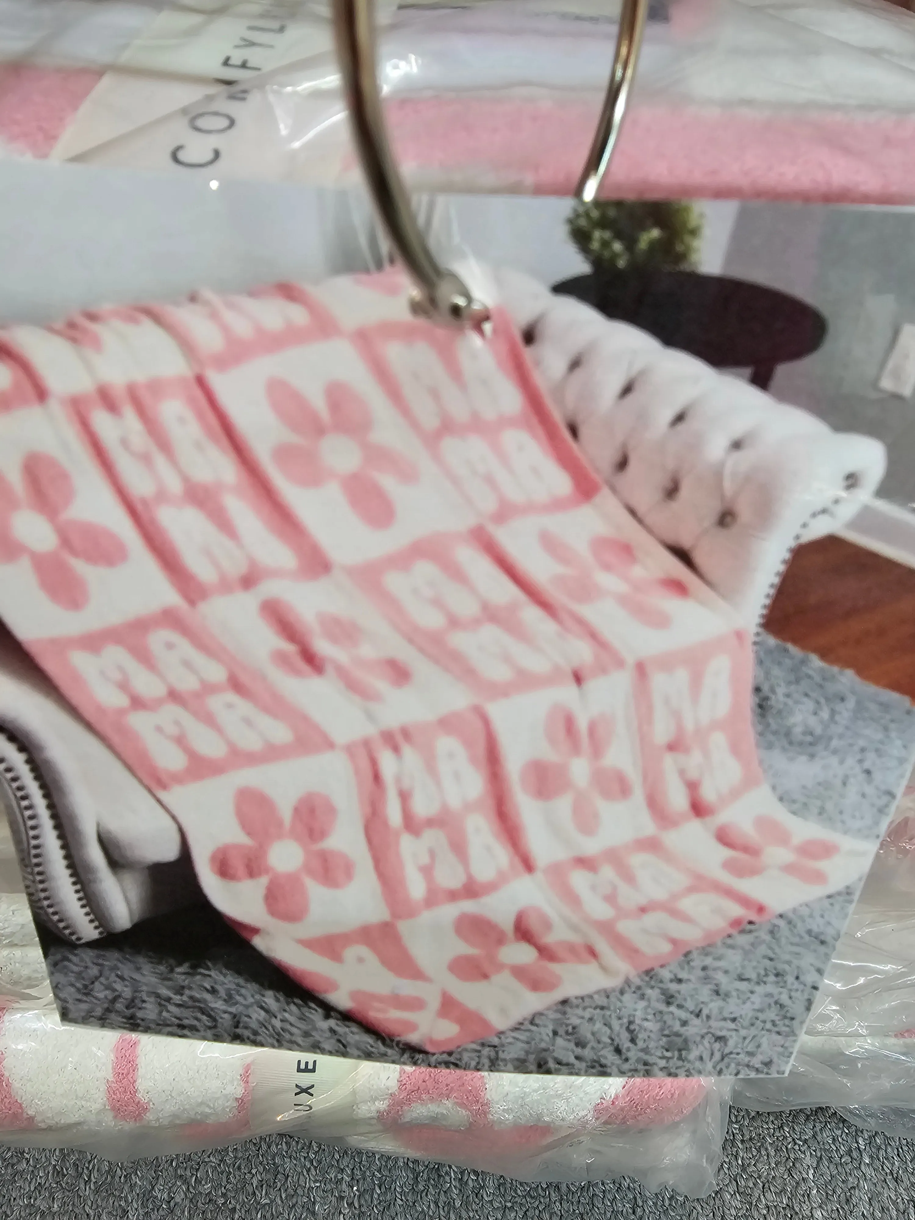 Comfort Luxe Spring/Val  BAREFOOT DREAMS Dupe Blanket