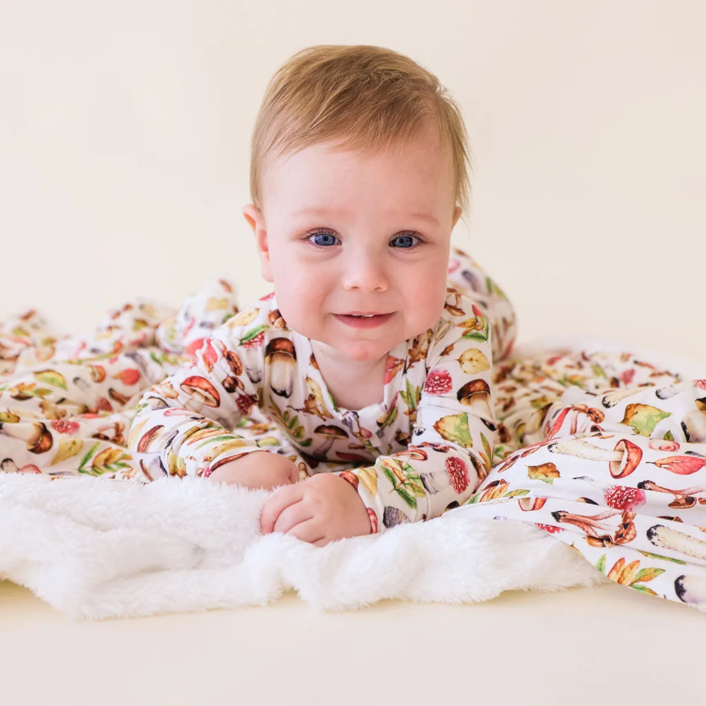 Posh Peanut Alba Plush Patoo Blanket